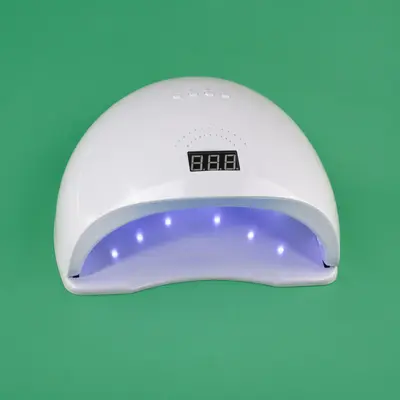 UV / LED лампы для ногтей