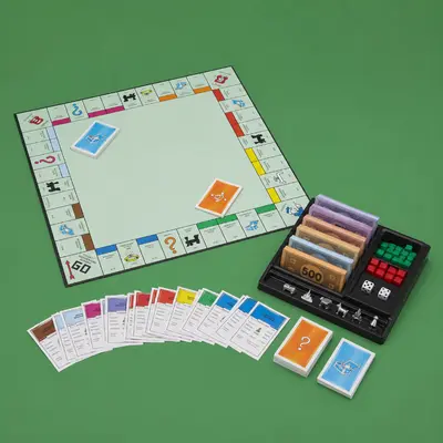 Классические игры (Монополия, Скрэббл, Шахматы)