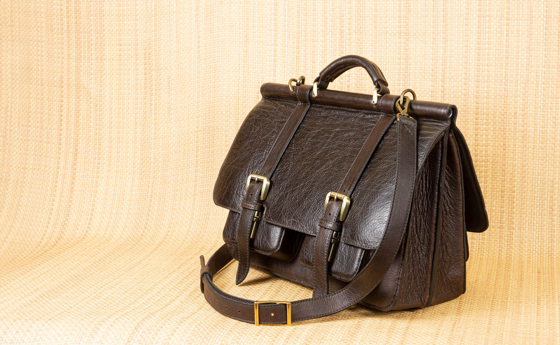 Brown Natural Leather Lawyer's Briefcase with 2 Wide Compartments, 4 Pockets, Top Handle and Adjustable Shoulder Strap, 40x27x25 cm, Customizable