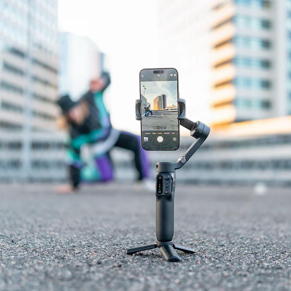 Hohem iSteady X3 SE 3-Axis Smartphone Gimbal Stabilizer, Black, Foldable Handheld Vlog Tripod with Detachable Remote, AI Tracking, 300g Payload