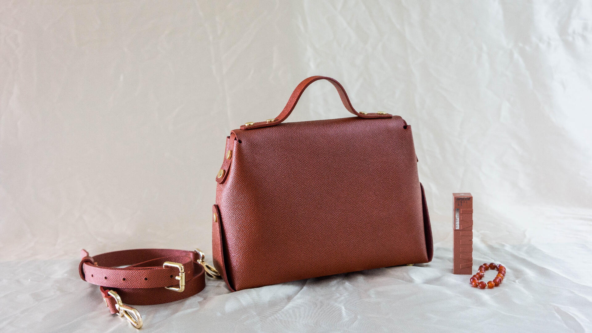 Handmade Women's Handbag, Brown, Natural Cow Leather Exterior and Pigskin Interior, Italian Hardware, 27x18x9 cm, Top Handle and Detachable Crossbody Strap