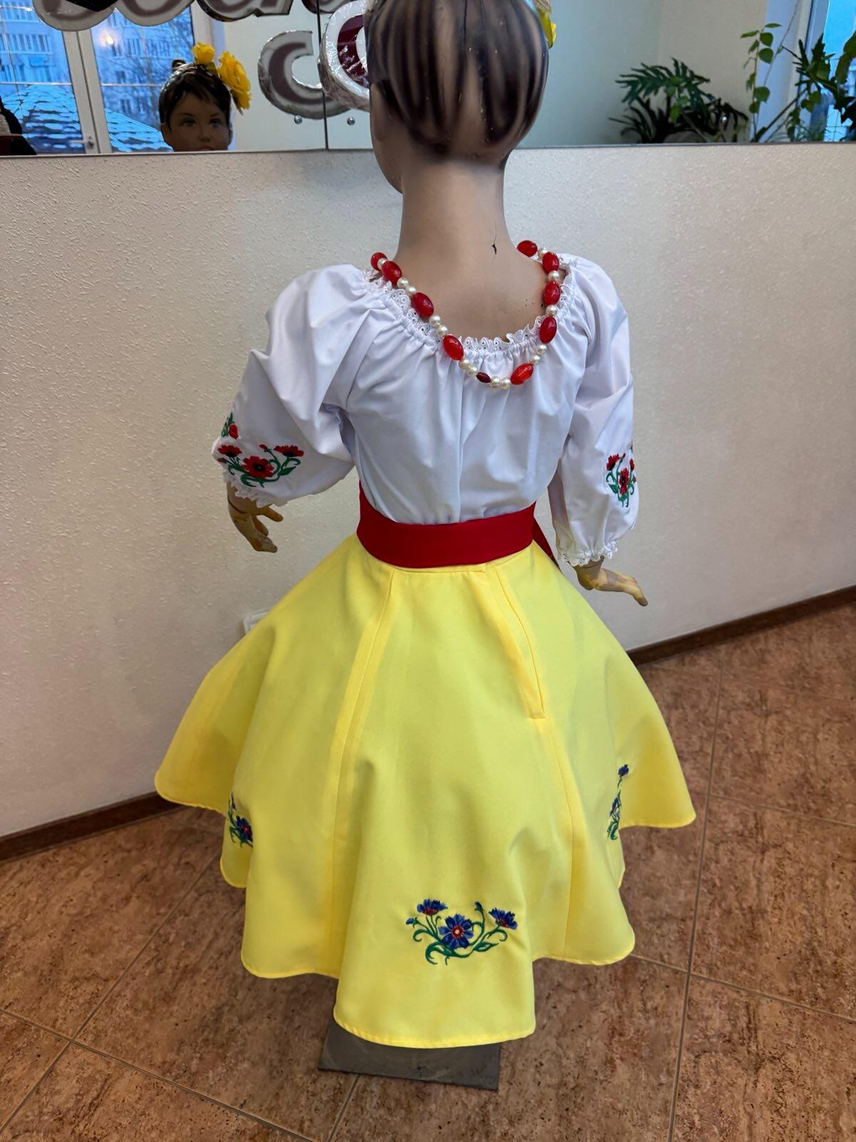 Fustă Tradițională Națională Moldovenească pentru Copii Benefis J 0362(4928), Galbenă cu Broderie Florală Albastră, Materiale Naturale