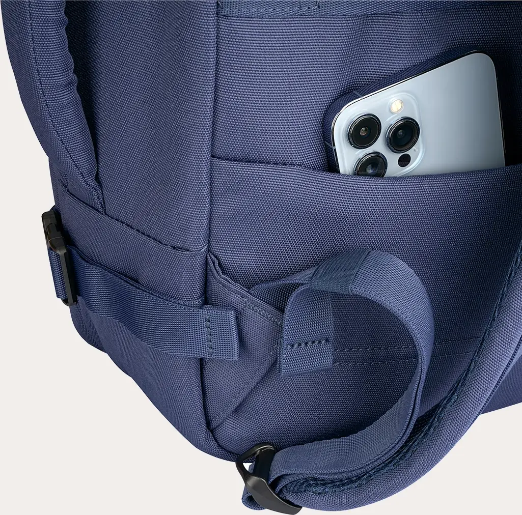 Rucsac de Calatorie Tucano Tugò M BKTUG3-M Cabin, Albastru, pentru Laptop 15.6 inch sau MacBook Pro 16 inch, Capacitate 20L, Plastic Reciclat, Suport AirTag, 30x40x16 cm