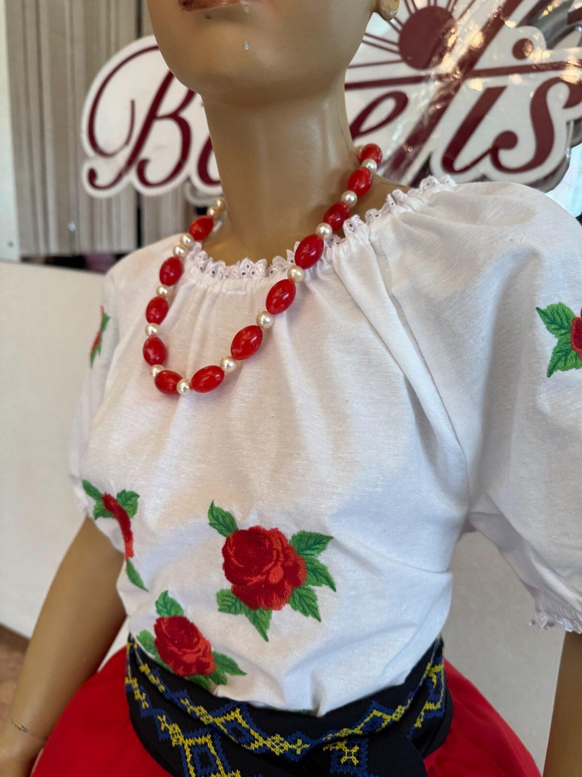 Bluza Nationala Benefis J 0352 Traditionala Moldoveneasca din Material de Camasa cu Broderie Mecanizata cu Trandafiri Rosii, Maneca Scurta Bufanta, 1 Bucata