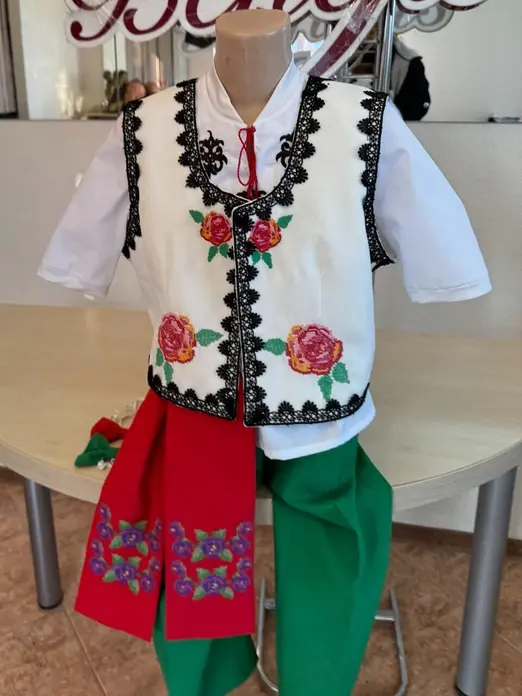 Benefis R 0622(4569) Children's Spring Costume Set of 3 Pieces, Red Vest, Green Pants, Bow Tie, Height 134-146 cm