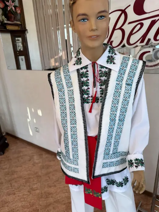 Vestă Națională Moldovenească Benefis J 0200(4566), Brodată Mecanat din Materiale Naturale de Înaltă Calitate, Albă, Mărime L