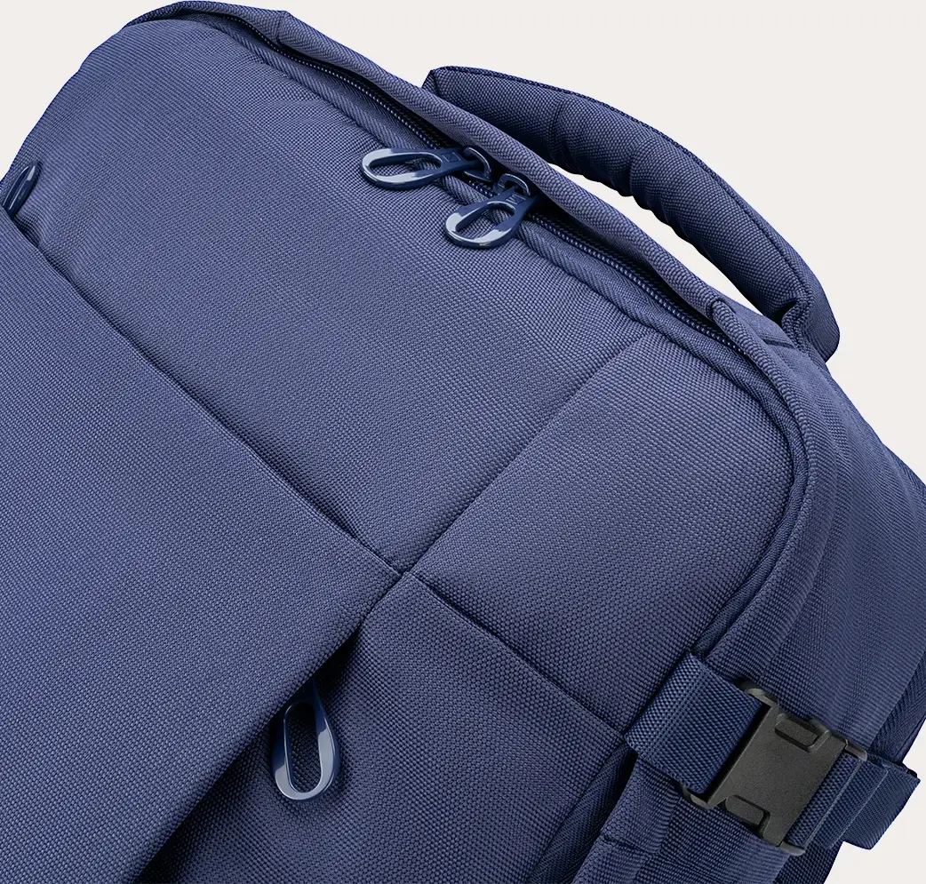 Rucsac de Calatorie Tucano Tugò M BKTUG3-M Cabin, Albastru, pentru Laptop 15.6 inch sau MacBook Pro 16 inch, Capacitate 20L, Plastic Reciclat, Suport AirTag, 30x40x16 cm