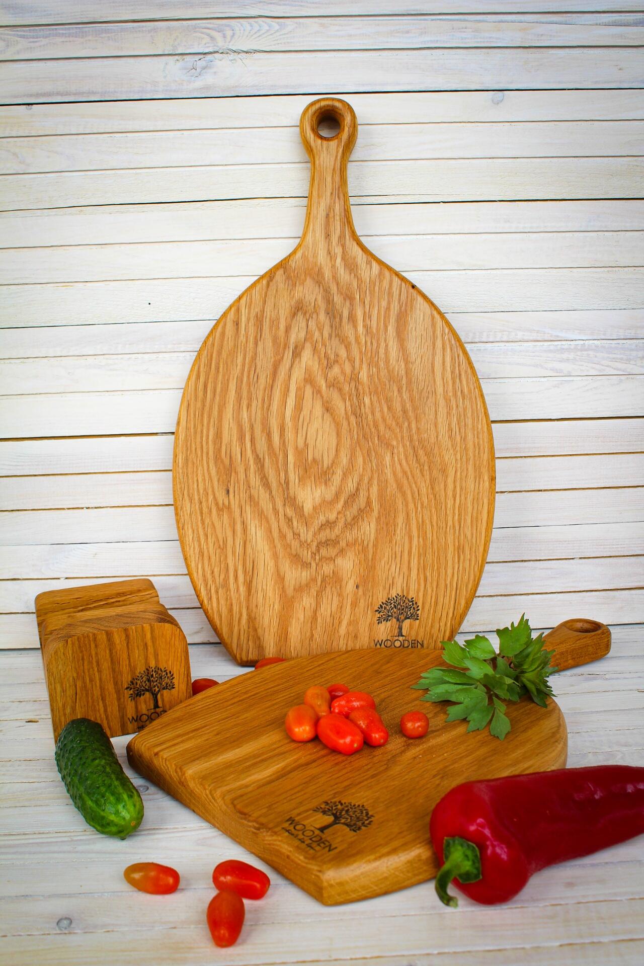 Набор из 2 разделочных досок WOODEN Butoiaș из массива дуба с подставкой, цельный кусок дерева без клея, натуральное покрытие, 36x25x2.3см и 45x25x2.3см