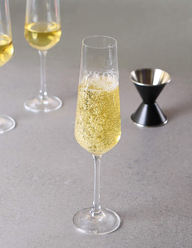 Set de 6 pahare de sampanie Bohemia Crystal Sandra, 200ml din cristal fara plumb, inaltime 249mm, rezistente la masina de spalat vase