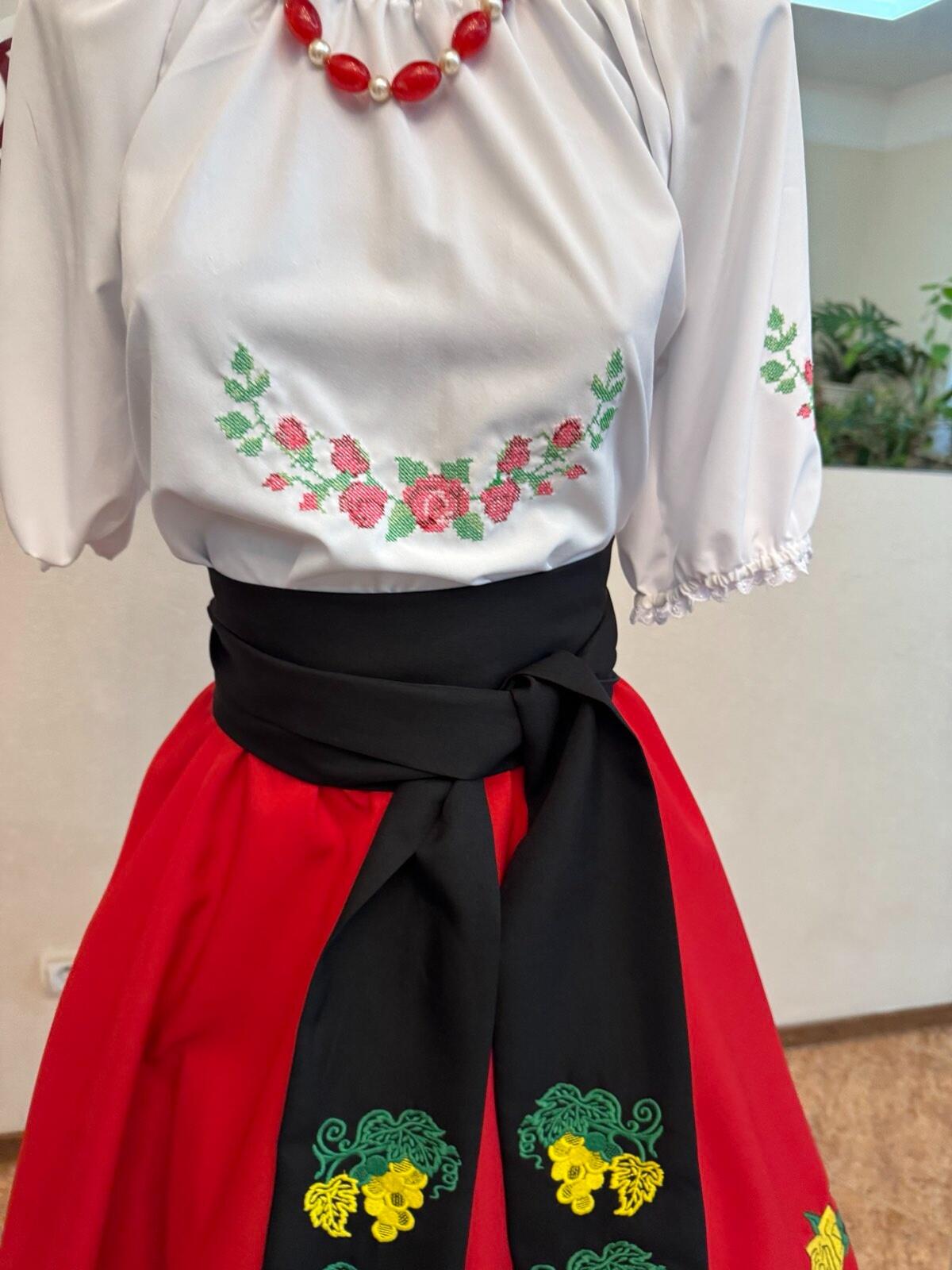 IE Nationala Moldoveneasca pentru Copii Benefis J 0351(4808), Material Camasa, Alb, Broderie Florala, Dantela Naturala, Inaltime 146-152 cm