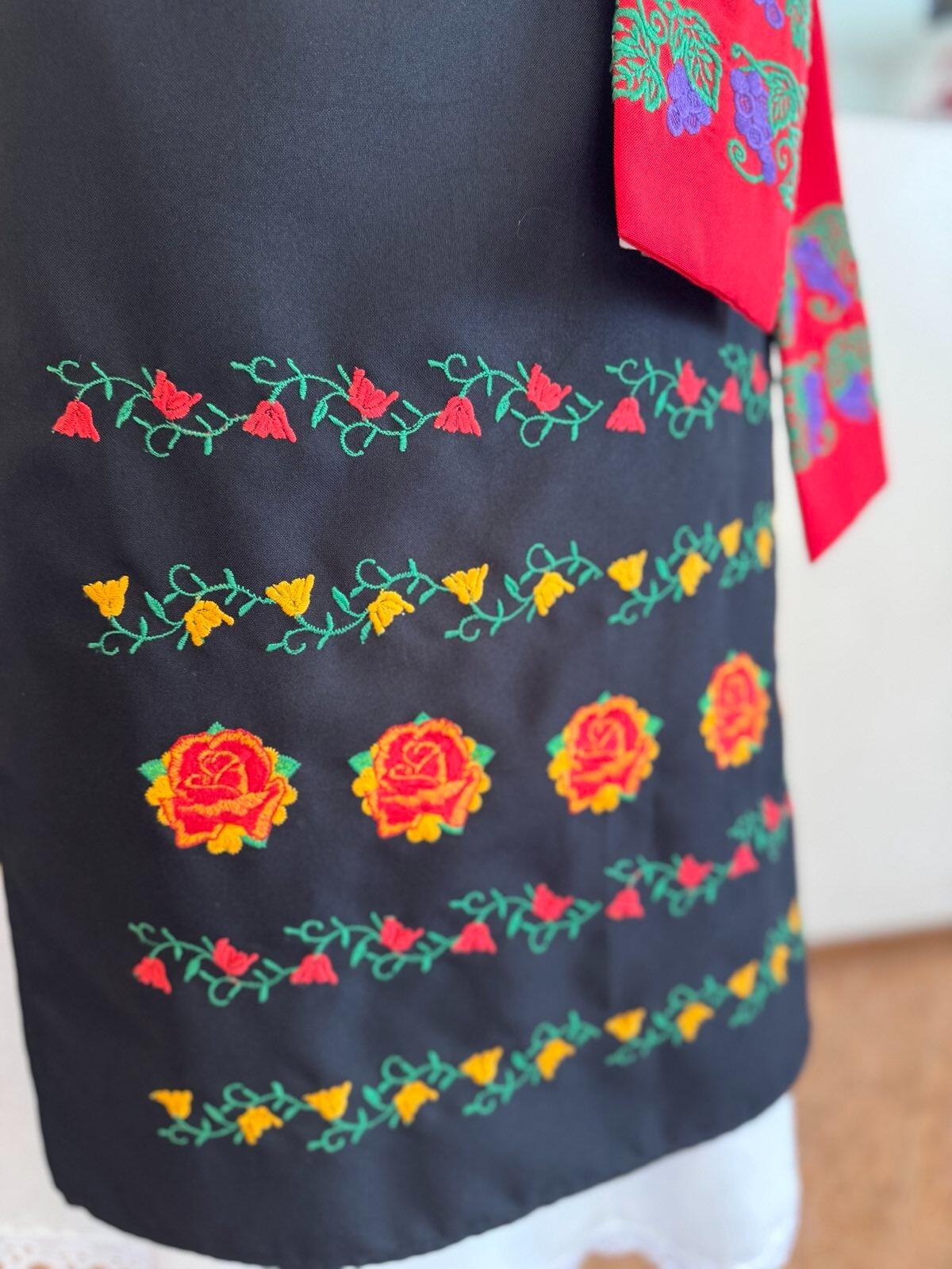 Fustă Națională Moldovenească Benefis J 0150, din Material Natural Negru cu Broderie Florală Mecanică Roșu Galben Verde, Costum Popular