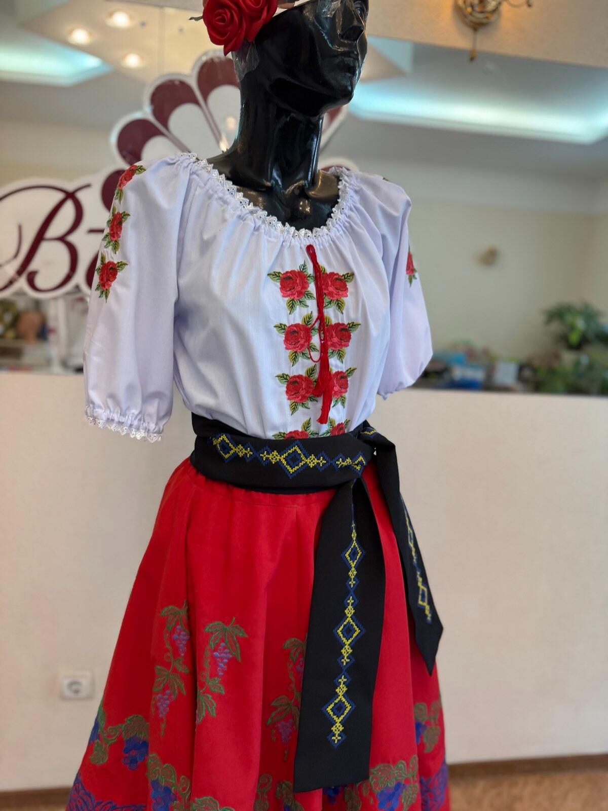 Benefis Moldovan National Skirt J 0126, Traditional Red Embroidery with Grape and Floral Motifs, White Lace Trim, Natural Materials