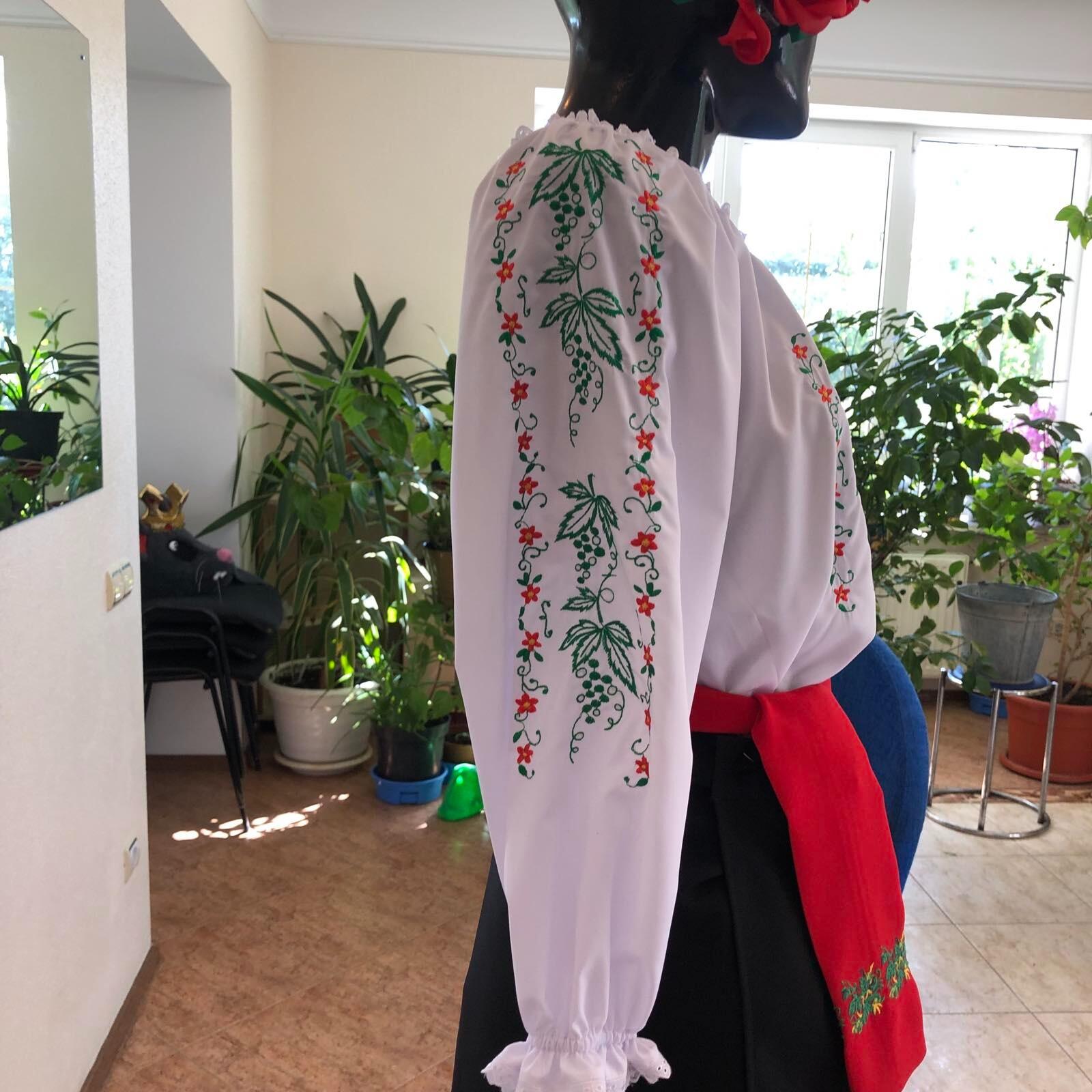 IE Nationala Moldoveneasca Benefis J 0393(4077), Material Camasa, Alb, Broderie Masina cu Struguri si Flori, Dantela Naturala, Maneca Lunga