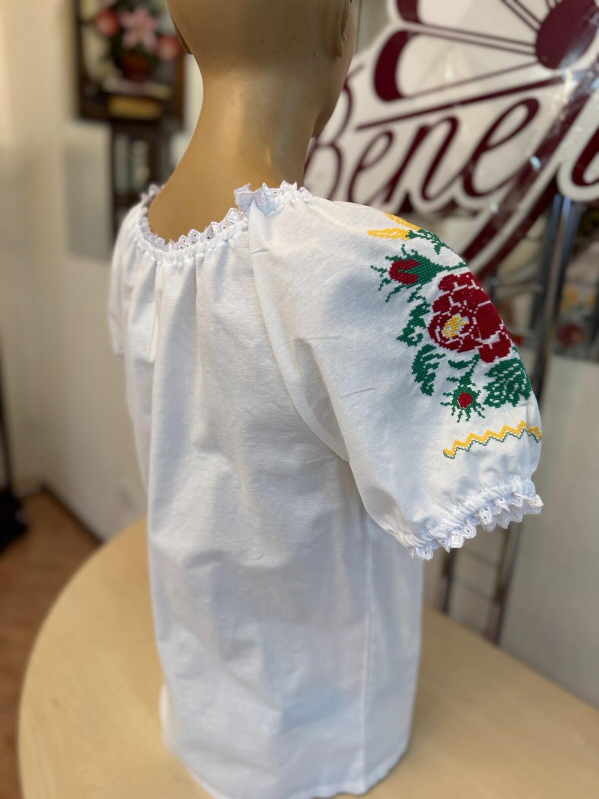 Bluza Nationala Benefis J 0365, din Material de Camasa cu Broderie Mecanizata, Dantela la Gat si Maneca, Bust 78-81cm, Talie 64-67cm, Sold 82-86cm