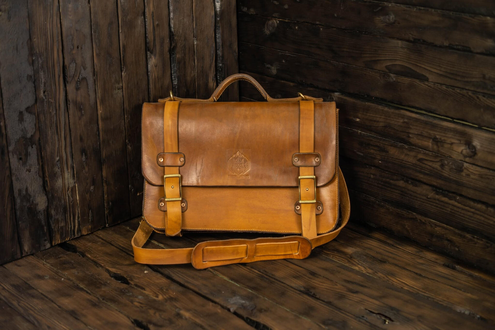Handmade Brown Natural Vegetable Tanned Leather Laptop Messenger Bag with Solid Brass Hardware and Adjustable Shoulder Strap, 41x28x8 cm