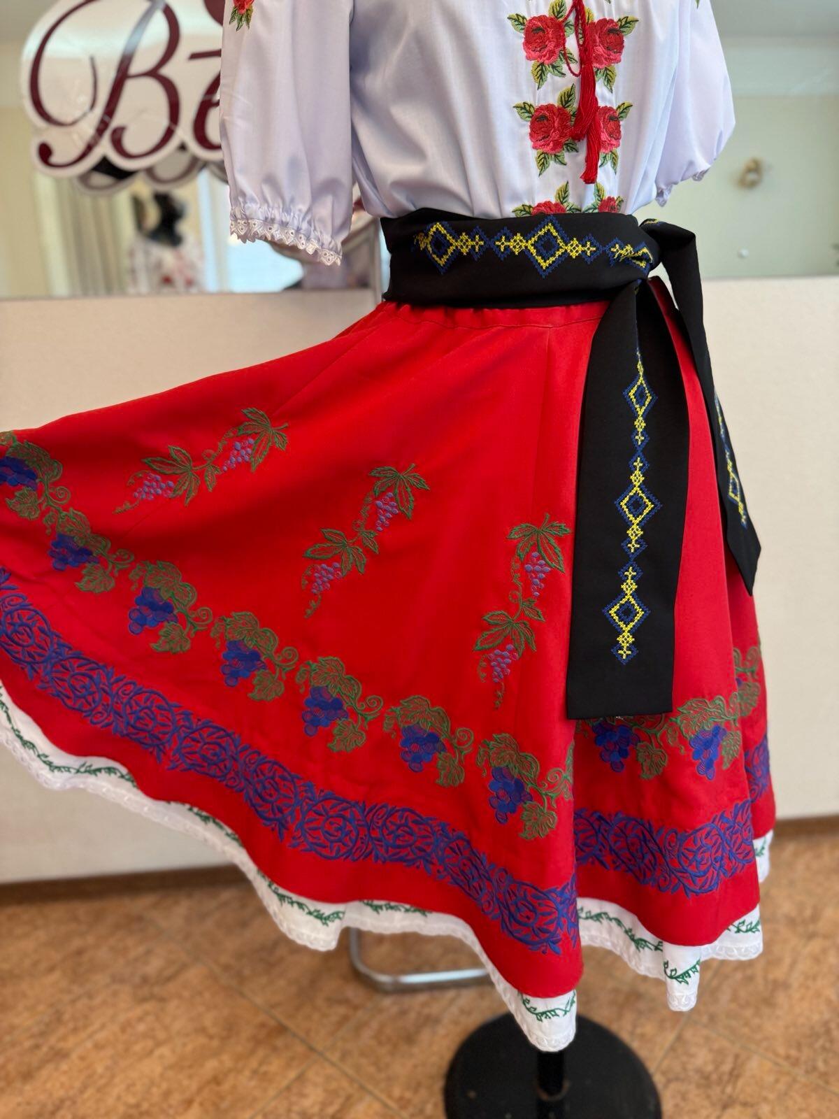 Benefis Moldovan National Skirt J 0126, Traditional Red Embroidery with Grape and Floral Motifs, White Lace Trim, Natural Materials