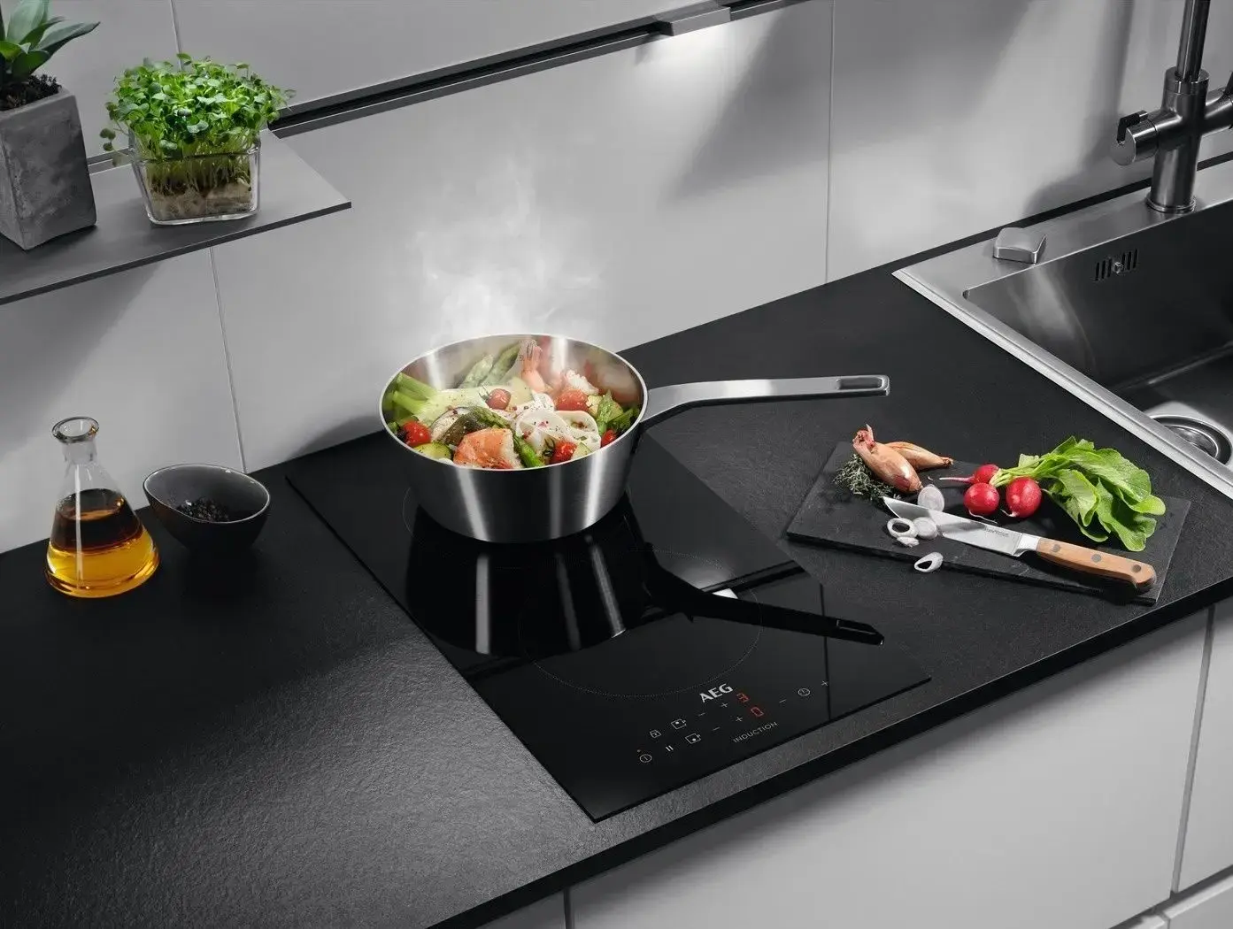 Plita Inductie Domino AEG IKB32300CB Seria 3000, Incorporabila, 2 Zone 180mm, PowerBoost, Control Touch, Sticla Ceramica Neagra, 290x520mm