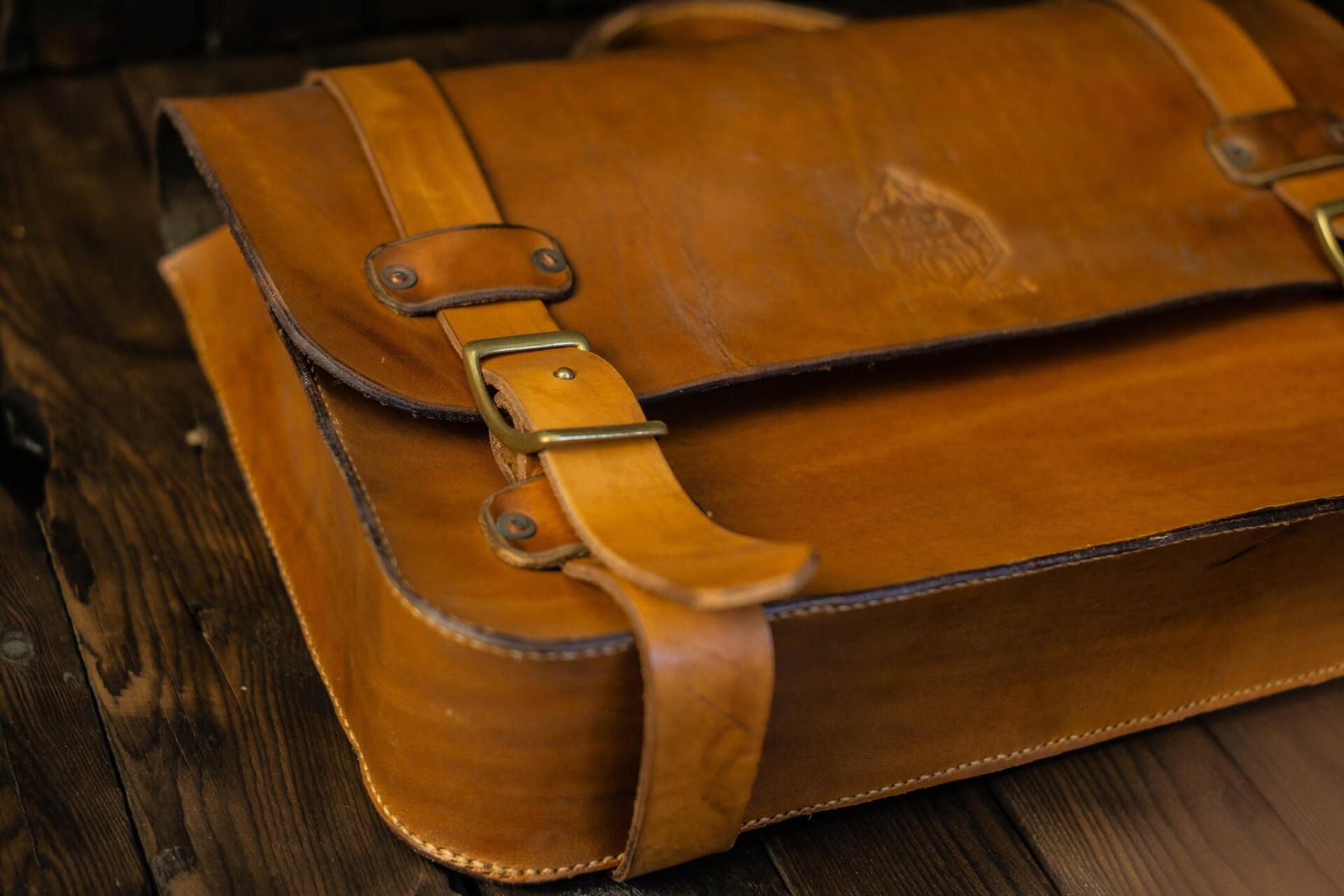 Handmade Brown Natural Vegetable Tanned Leather Laptop Messenger Bag with Solid Brass Hardware and Adjustable Shoulder Strap, 41x28x8 cm