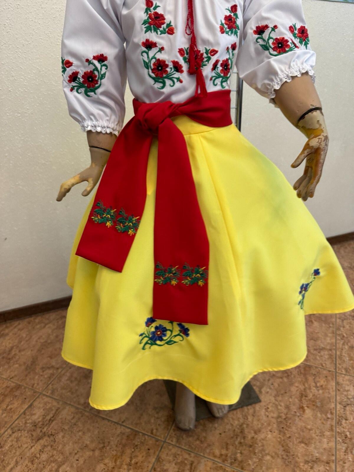 Fustă Tradițională Națională Moldovenească pentru Copii Benefis J 0362(4928), Galbenă cu Broderie Florală Albastră, Materiale Naturale