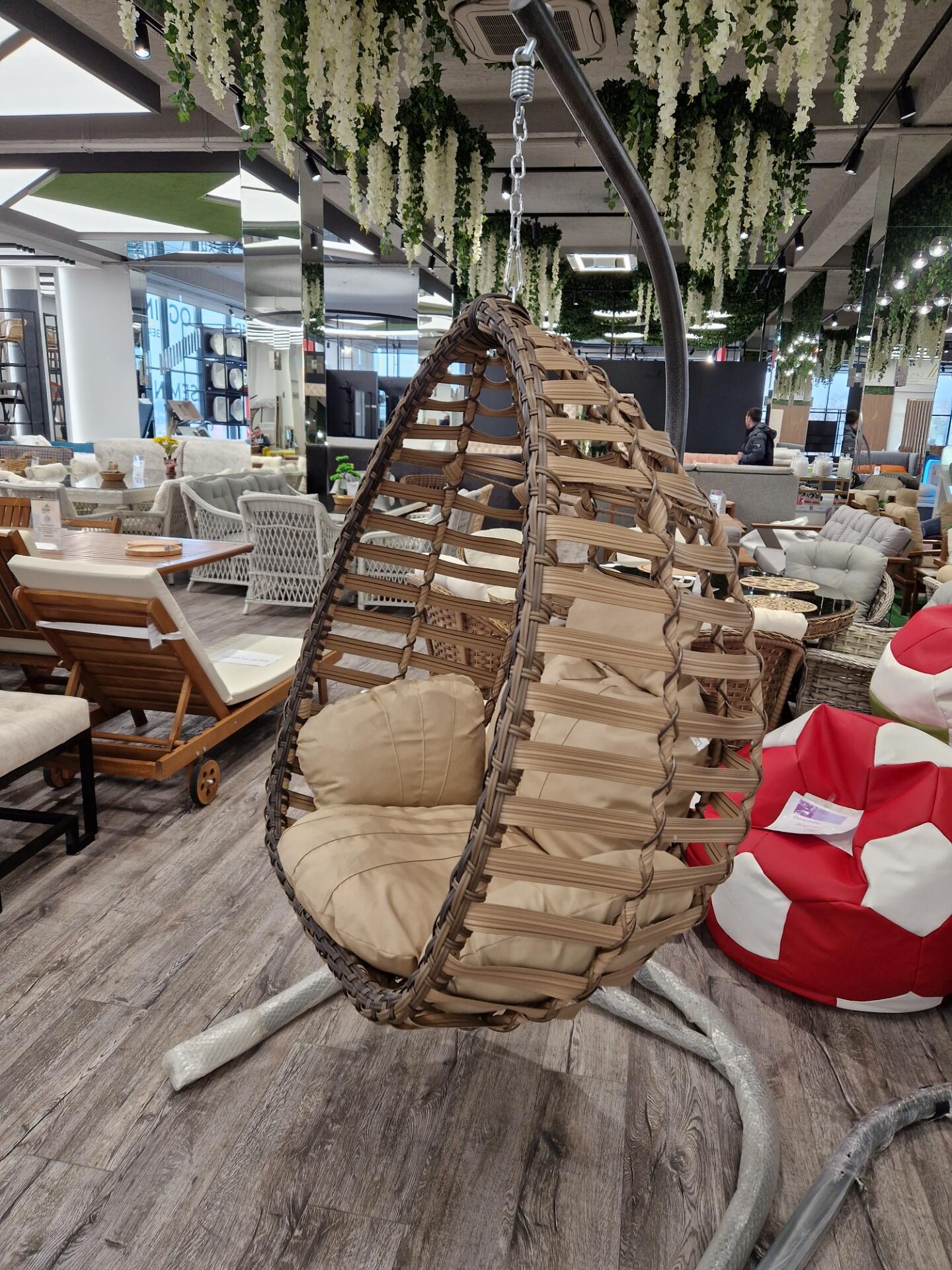Fotoliu suspendat tip cocon Gumbet, Cafeniu, cu suport metalic si perne moi, design ergonomic impletit pentru interior si exterior, 120x115x210 cm, suport 130kg