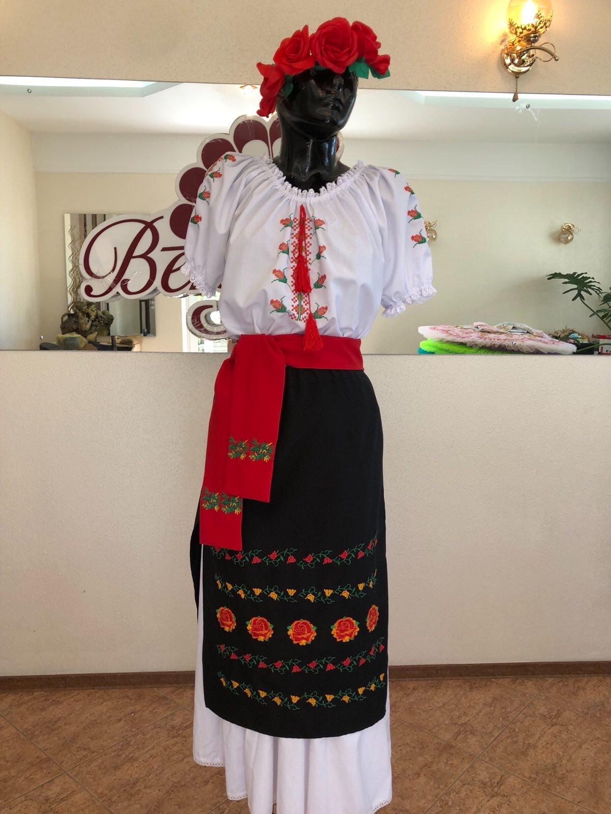 Bluza Nationala Benefis J 0390, Stil Traditional Romanesc Moldoveneasc, Material Camasa Alb cu Broderie Florala Roșu-Verde, Dantela Naturala, Bust 86-92 cm