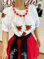 Bluza Nationala Benefis J 0352 Traditionala Moldoveneasca din Material de Camasa cu Broderie Mecanizata cu Trandafiri Rosii, Maneca Scurta Bufanta, 1 Bucata