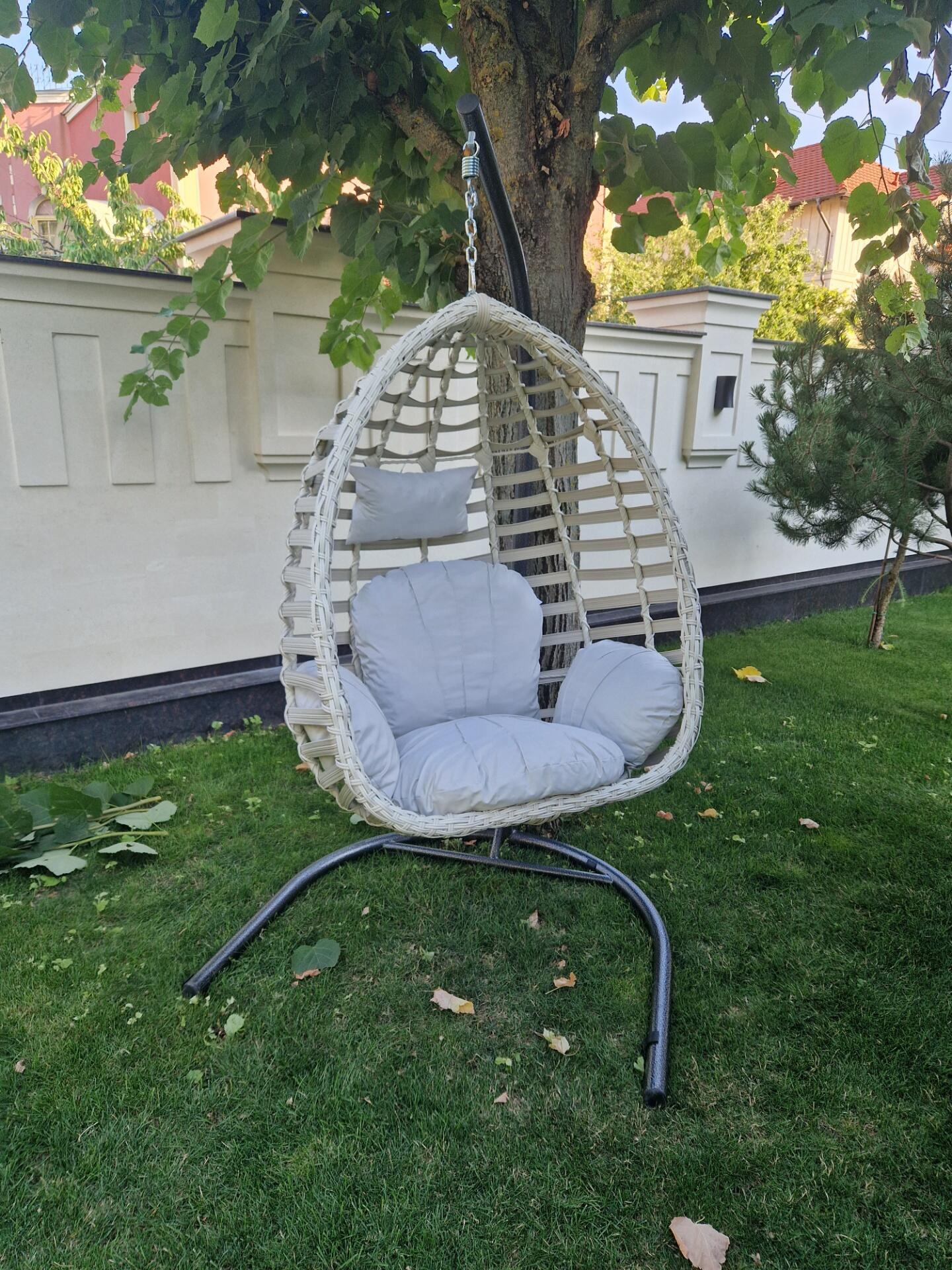 Fotoliu suspendat tip cocon Gumbet, Cafeniu, cu suport metalic si perne moi, design ergonomic impletit pentru interior si exterior, 120x115x210 cm, suport 130kg