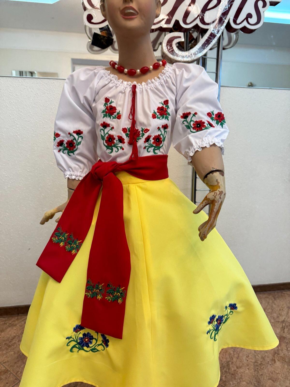 Fustă Tradițională Națională Moldovenească pentru Copii Benefis J 0362(4928), Galbenă cu Broderie Florală Albastră, Materiale Naturale
