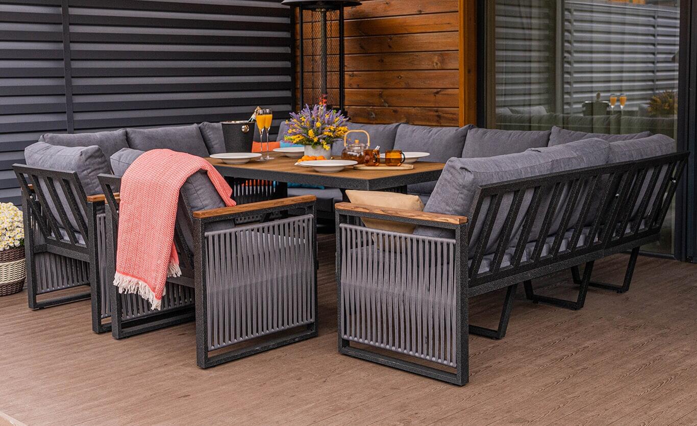 Set Mobilier de Grădină YAKAMOZ Premium din 4 Piese, Canapea în formă de U 205x336x205cm, 2 Fotolii, Masă WPC, Cadru Metalic cu Coardă și lemn de Frasin