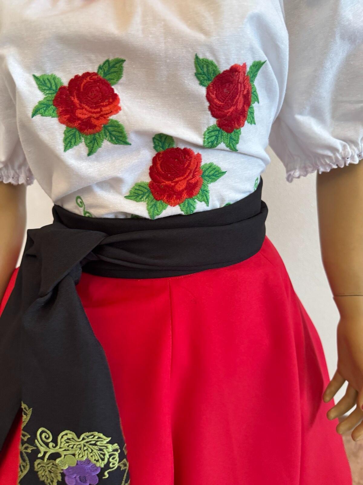 Bluza Nationala Benefis J 0352 Traditionala Moldoveneasca din Material de Camasa cu Broderie Mecanizata cu Trandafiri Rosii, Maneca Scurta Bufanta, 1 Bucata