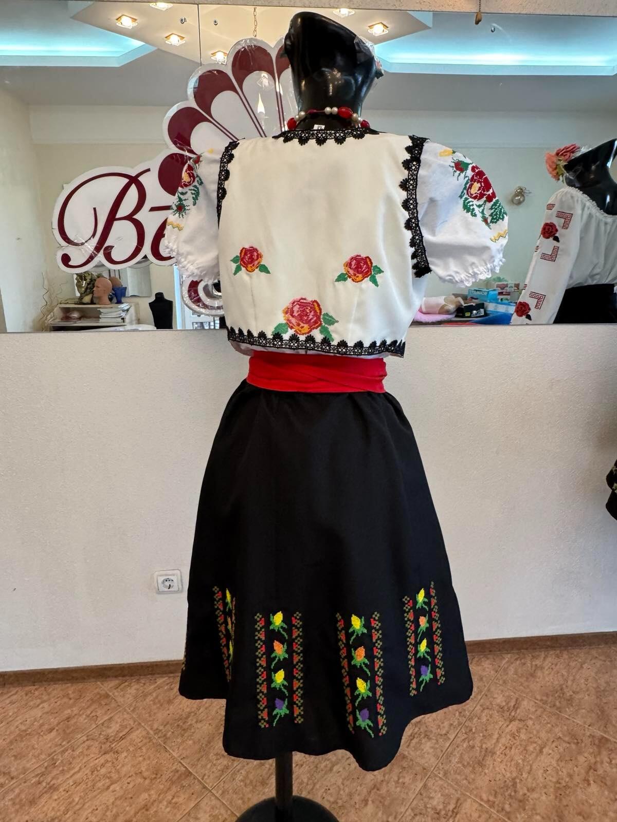 Bluza Nationala Benefis J 0365, din Material de Camasa cu Broderie Mecanizata, Dantela la Gat si Maneca, Bust 78-81cm, Talie 64-67cm, Sold 82-86cm