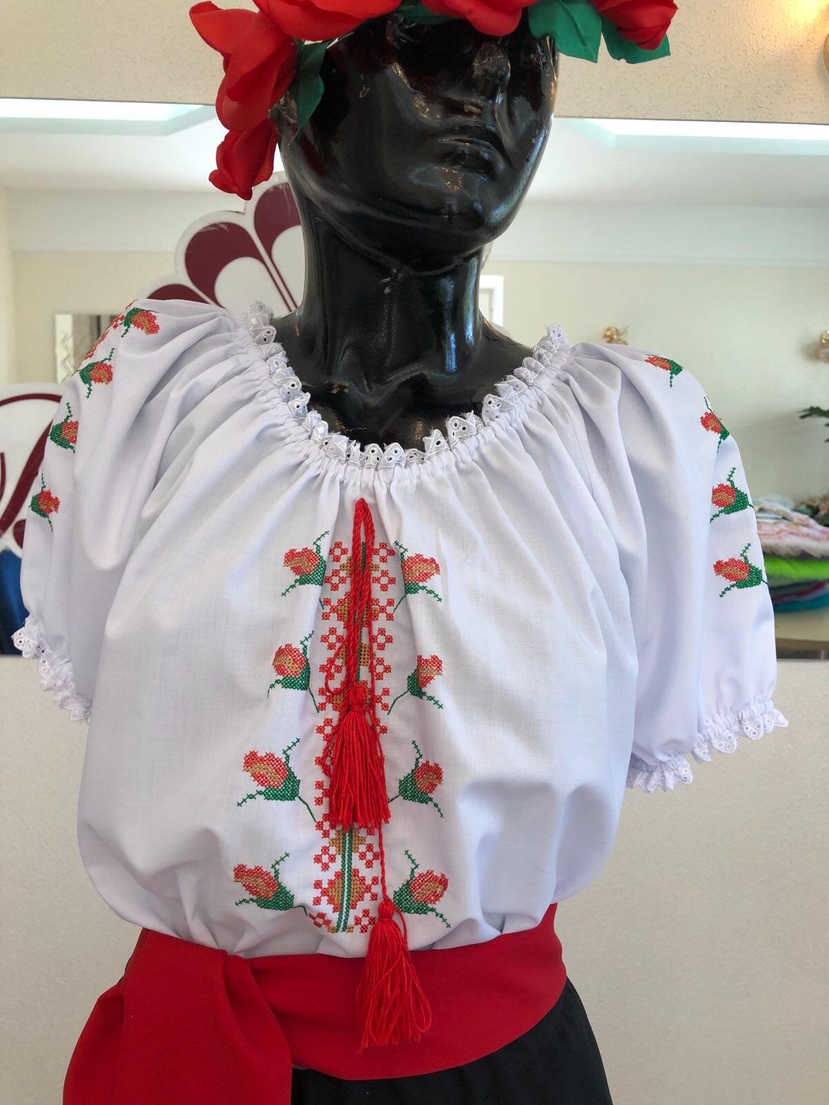 Bluza Nationala Benefis J 0390, Stil Traditional Romanesc Moldoveneasc, Material Camasa Alb cu Broderie Florala Roșu-Verde, Dantela Naturala, Bust 86-92 cm