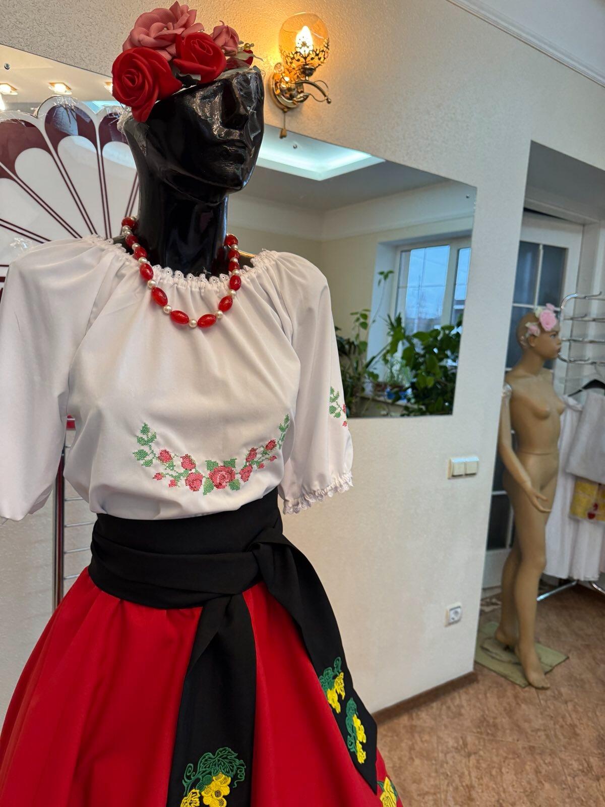 IE Nationala Moldoveneasca pentru Copii Benefis J 0351(4808), Material Camasa, Alb, Broderie Florala, Dantela Naturala, Inaltime 146-152 cm