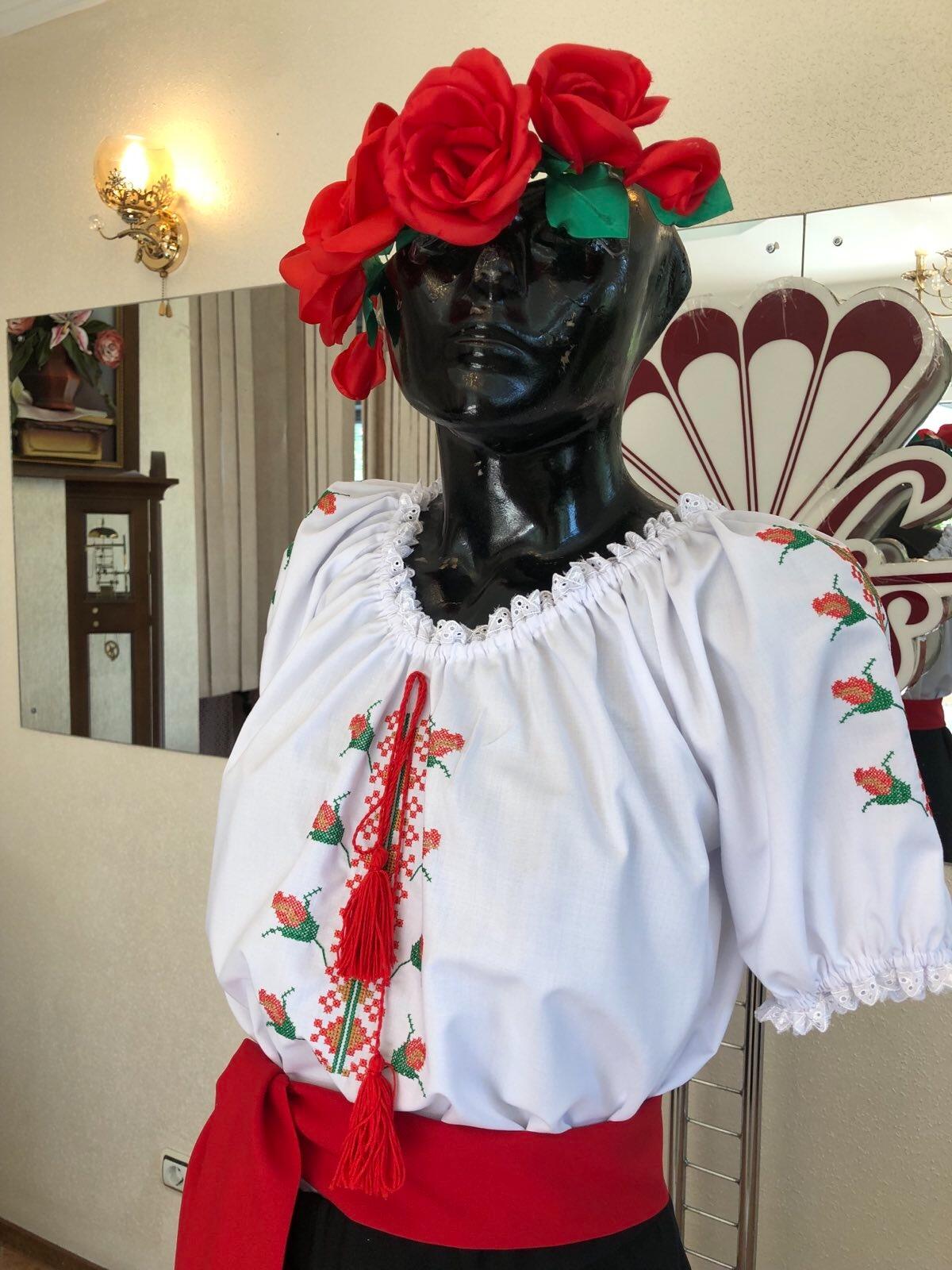Bluza Nationala Benefis J 0390, Stil Traditional Romanesc Moldoveneasc, Material Camasa Alb cu Broderie Florala Roșu-Verde, Dantela Naturala, Bust 86-92 cm