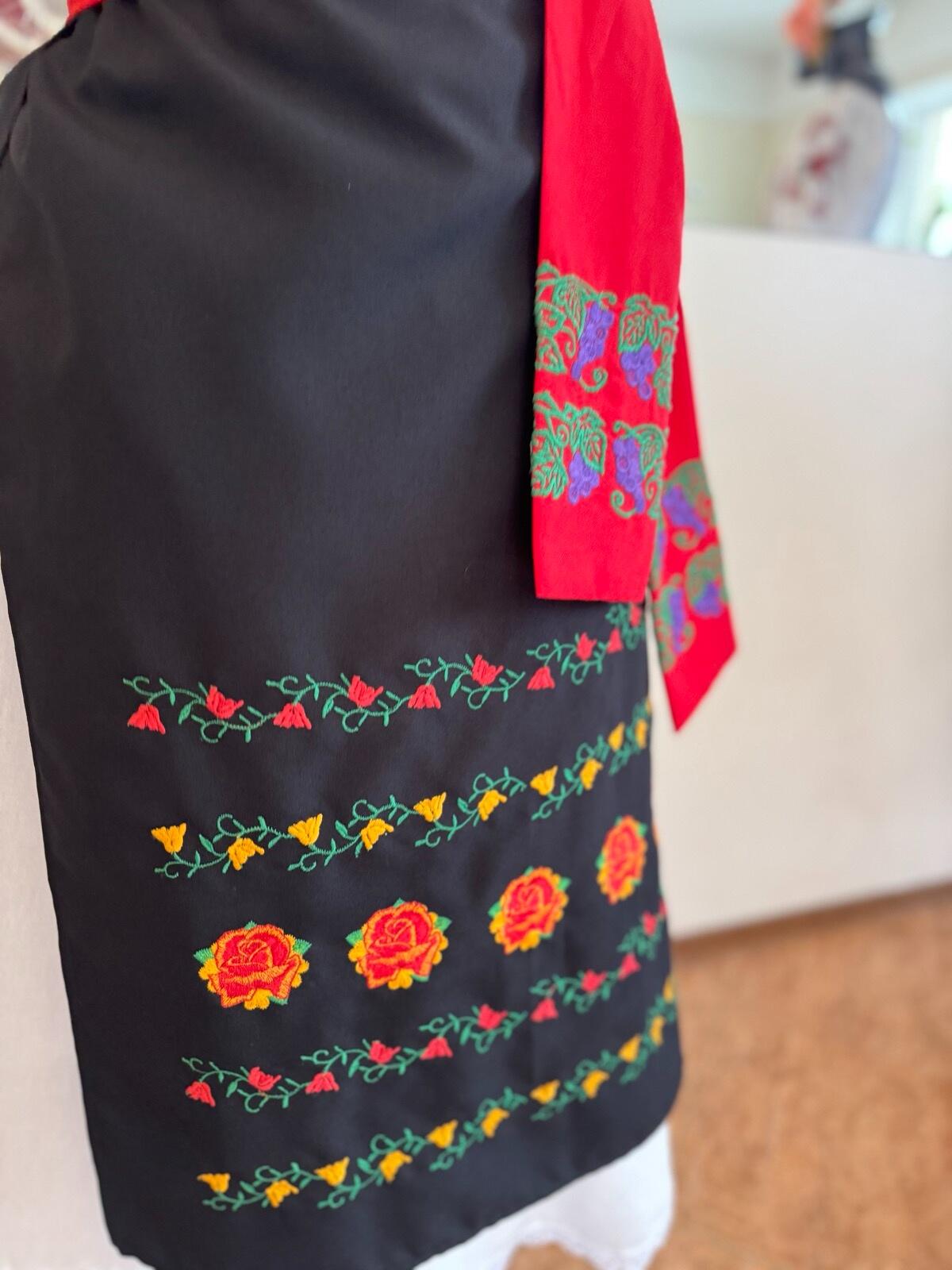 Fustă Națională Moldovenească Benefis J 0150, din Material Natural Negru cu Broderie Florală Mecanică Roșu Galben Verde, Costum Popular