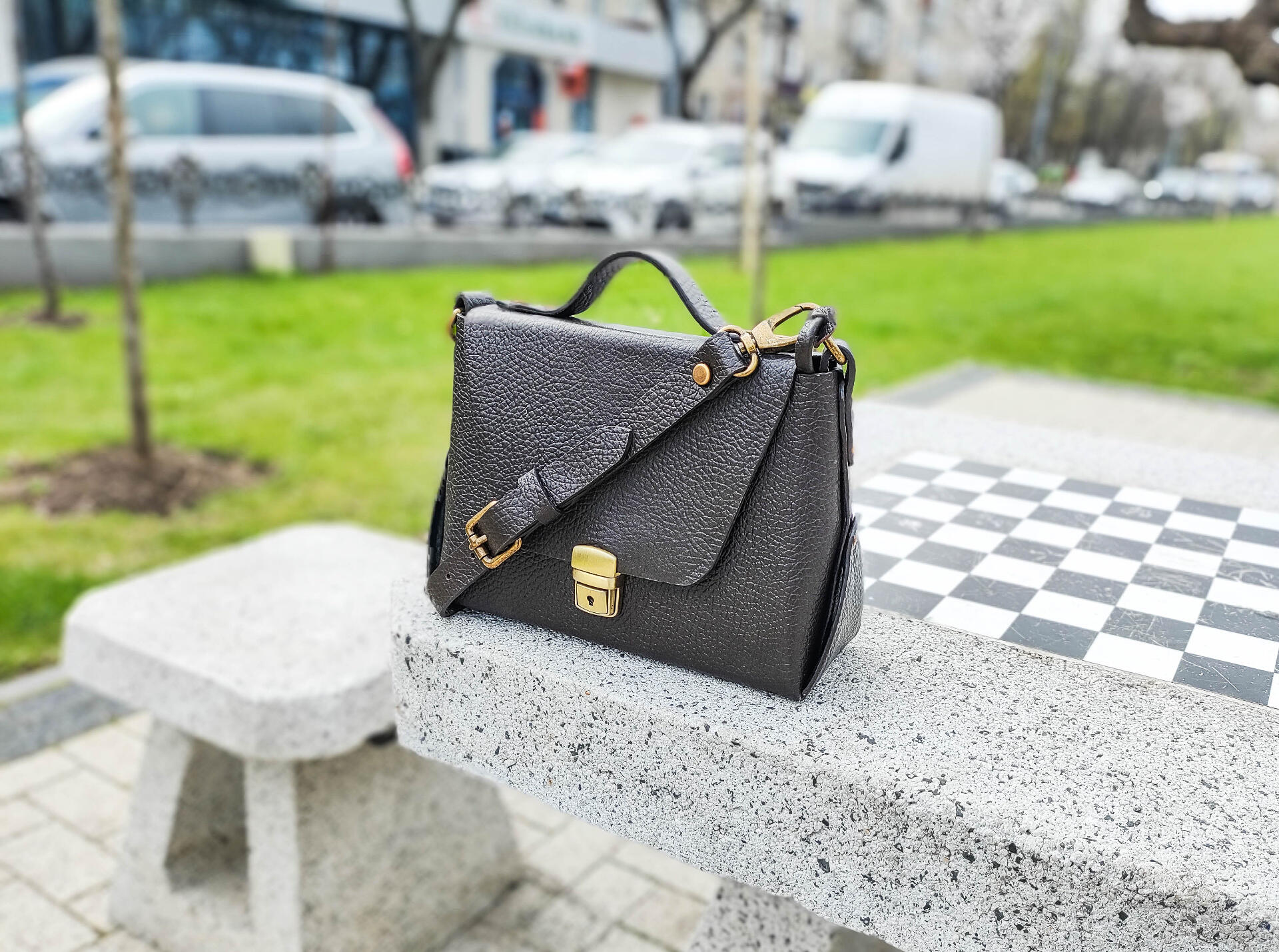 Handmade Women's Handbag, Brown, Natural Cow Leather Exterior and Pigskin Interior, Italian Hardware, 27x18x9 cm, Top Handle and Detachable Crossbody Strap