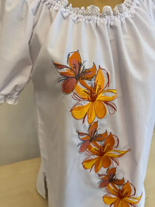 Ie Traditionala Moldoveneasca Benefis J 0377, Material Camasa Alba, Broderie Mecanizata Lalele, Maneca Scurta Bufanta, Inaltime 152-165 cm