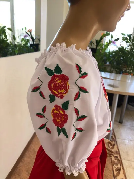 Benefis National Blouse J 0386(6049), White Shirt Fabric, Floral Rose Machine Embroidery, Lace Trim and Red Tassels, Puffy Short Sleeves
