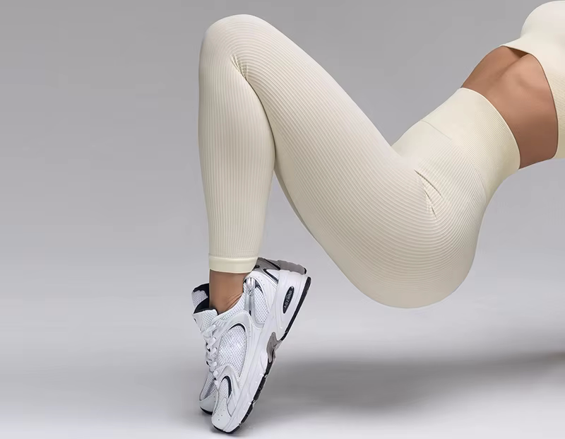 Colanți cu talie înaltă cu nervuri Bulhi Fit - alb, M - fără cusături, elastici, rezistenți la decolorare și întindere, 90% poliamidă 10% spandex, talie lată pentru yoga