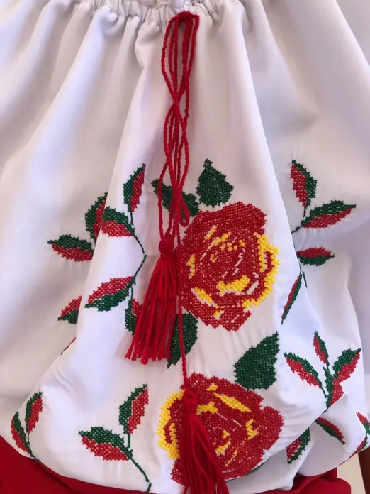 Benefis National Blouse J 0386(6049), White Shirt Fabric, Floral Rose Machine Embroidery, Lace Trim and Red Tassels, Puffy Short Sleeves
