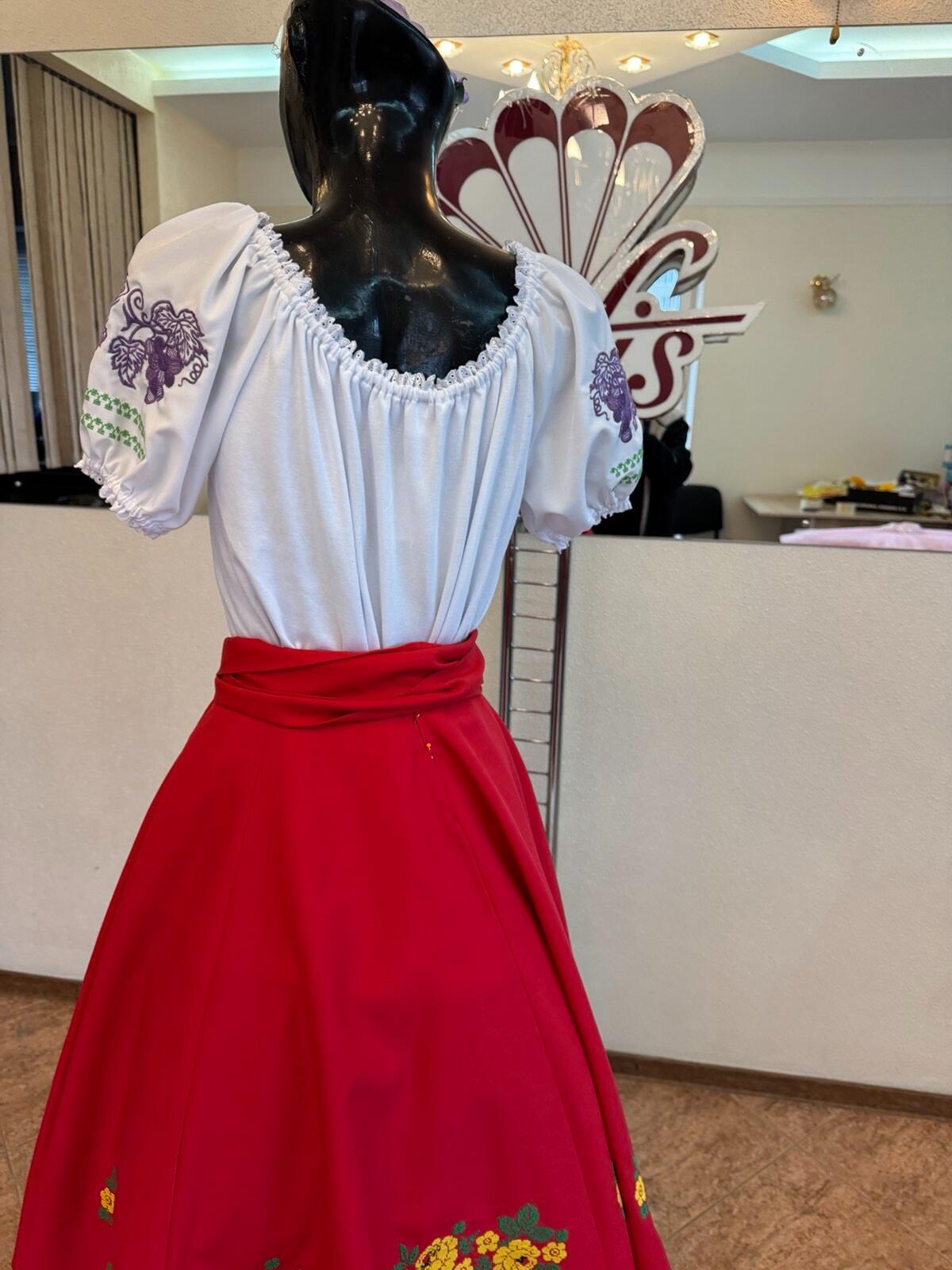 Benefis J 0350(4807) National Blouse, White Shirt Fabric, Machine Embroidery Purple Grapes, Lace Trim, Size M Adult
