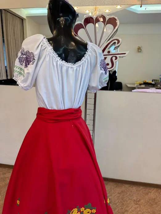 Benefis J 0350(4807) National Blouse, White Shirt Fabric, Machine Embroidery Purple Grapes, Lace Trim, Size M Adult