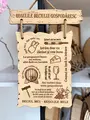Plăcuță decorativă Lemica Regulile beciului gospodăresc, lemn natural cu gravură maro, decor rustic pentru pivniță și cramă, 24 x 33 cm, cu șnur
