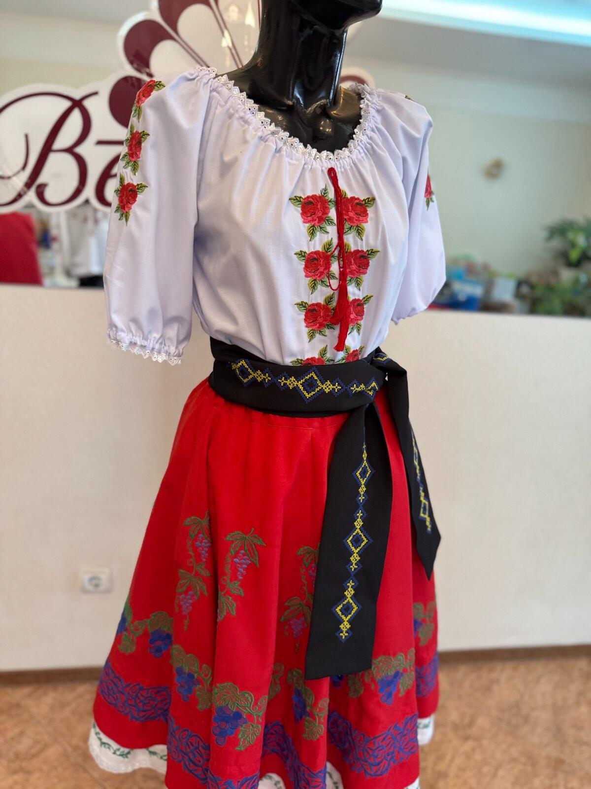 Benefis Moldovan National Skirt J 0126, Traditional Red Embroidery with Grape and Floral Motifs, White Lace Trim, Natural Materials