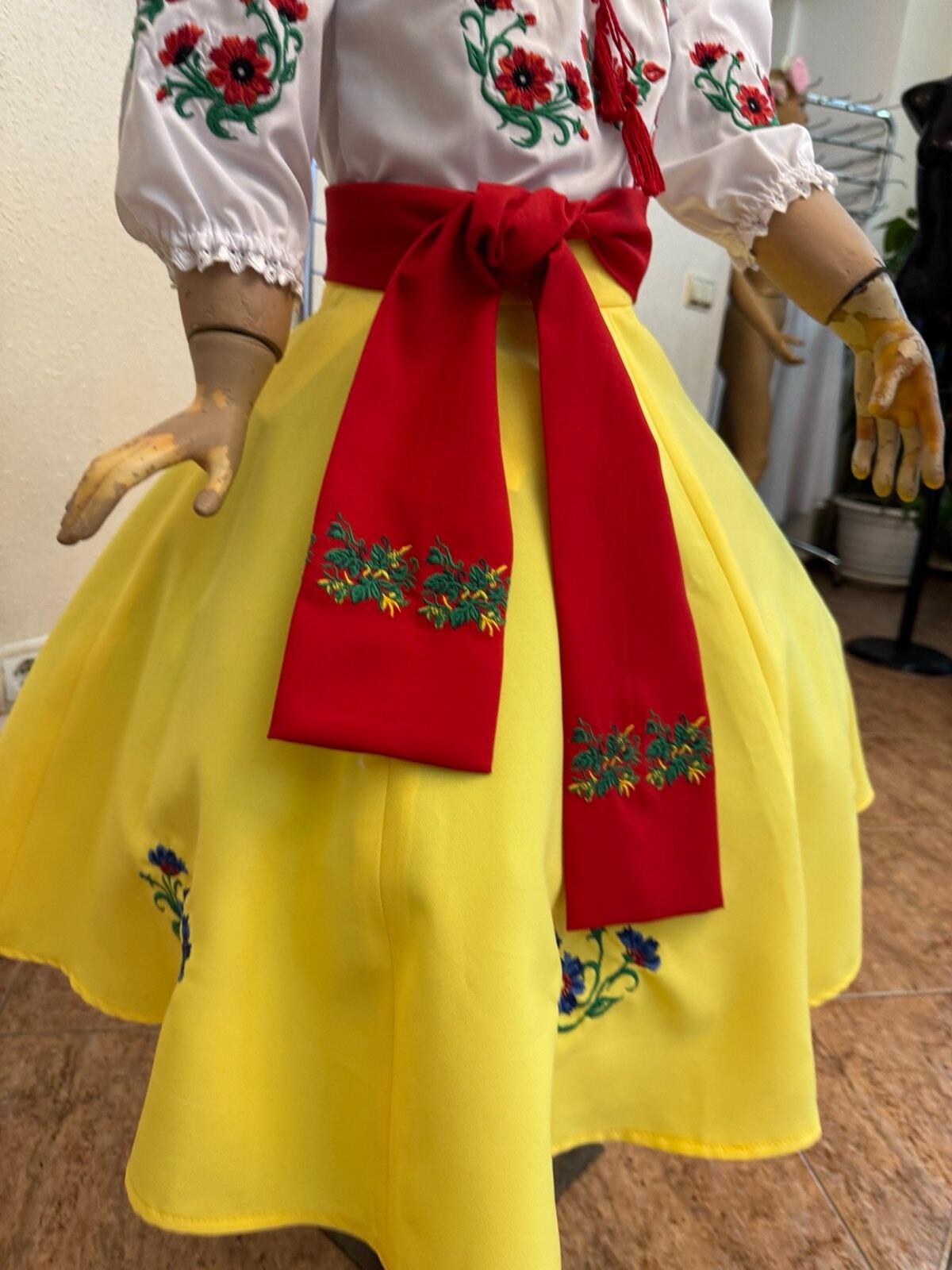 Fustă Tradițională Națională Moldovenească pentru Copii Benefis J 0362(4928), Galbenă cu Broderie Florală Albastră, Materiale Naturale