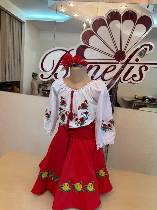 Fustă Națională Moldovenească Tradițională Benefis J 0354 Roșie cu Broderie Florală Galbenă pentru Femei și Fete, Materiale Naturale