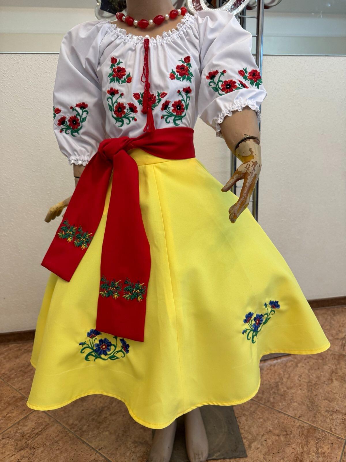 Fustă Tradițională Națională Moldovenească pentru Copii Benefis J 0362(4928), Galbenă cu Broderie Florală Albastră, Materiale Naturale