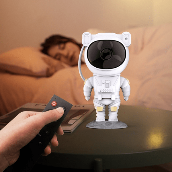 Proiector Galaxie Astronaut cu Cer Steleat - Lumini LED cu 8 Mode Colorate, Stele Laser Verzi, Rotatie 360°, Telecomandă, Lumină de Noapte USB (120x113x228mm)