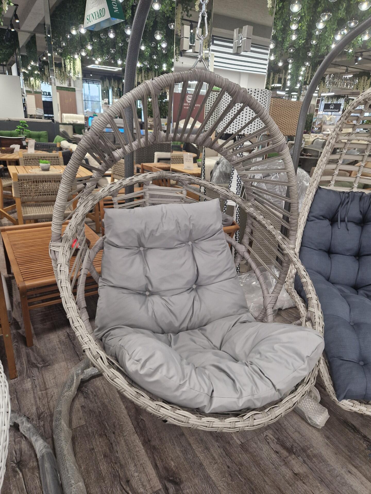Leagan Nobel Tip Cocoon Single cu Suport, Cos Suspendat din Rattan Sintetic, Design Ergonomic, Culoare Gri, Capacitate 130kg, 120x115x210 cm, cu Perne Incluse
