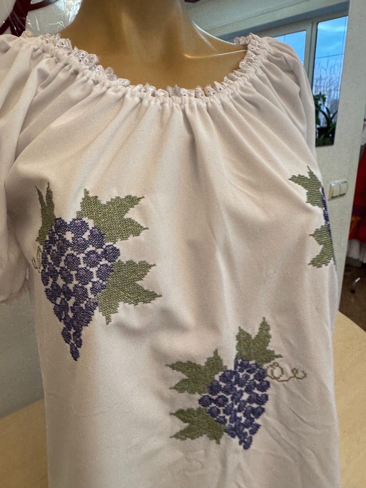Benefis National Moldavian Blouse J 0364, Shirt Fabric with Purple Grapes Machine Embroidery, Lace Puff Sleeves, Bust 86-92cm, Waist 74-79cm